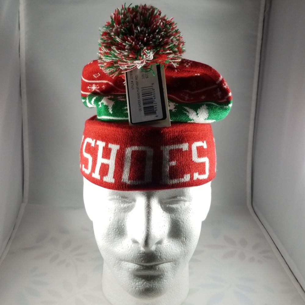 DC Shoes Christmas Holidays Puff Knit Cap